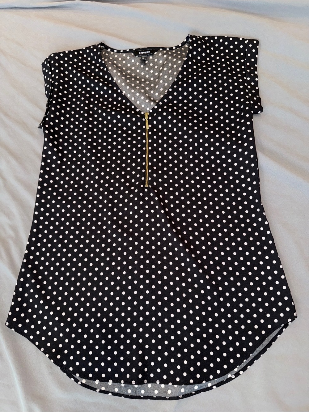 3/$16!!Express Black and White Polka Dot Zip V-Neck Blouse
